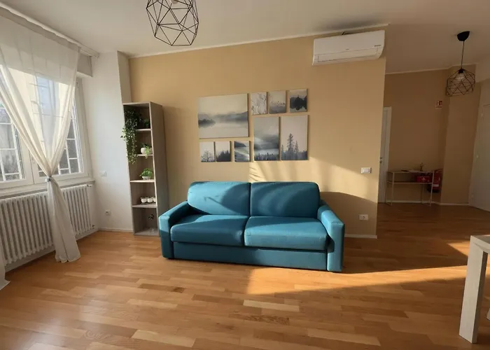 Modern Apartment Near Tiburtina Station By Rhr